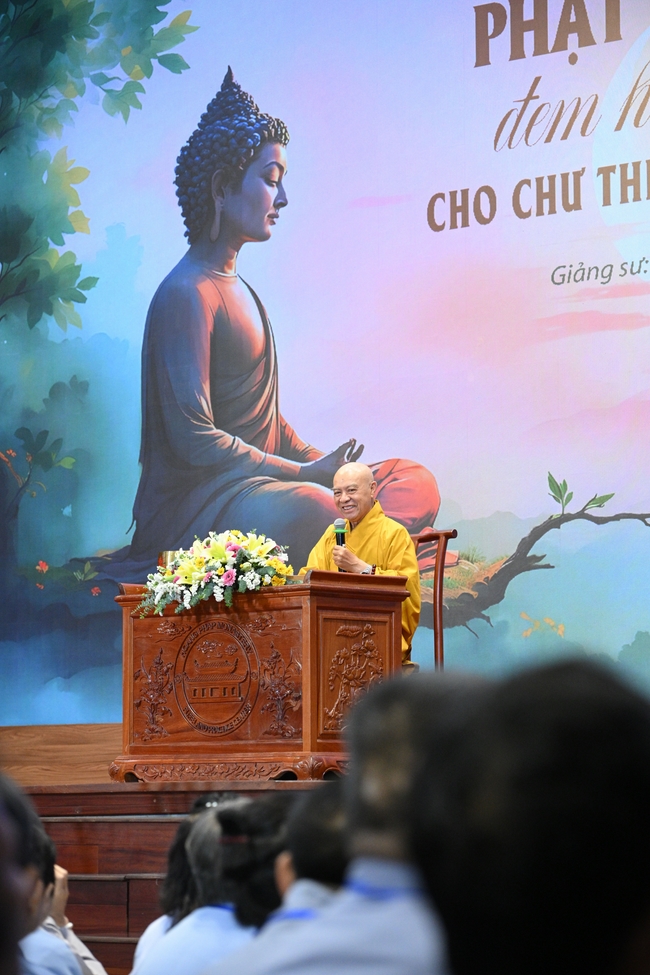 Dharma Talk “The Buddha appeared to bring happiness to gods and humans” preached by Most Thích Nhat Hy in the 105th Seven-Day Retreat
