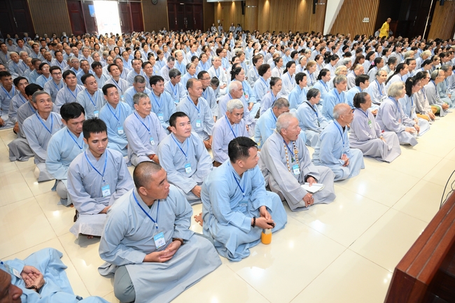 Dharma Talk “The Buddha appeared to bring happiness to gods and humans” preached by Most Thích Nhat Hy in the 105th Seven-Day Retreat