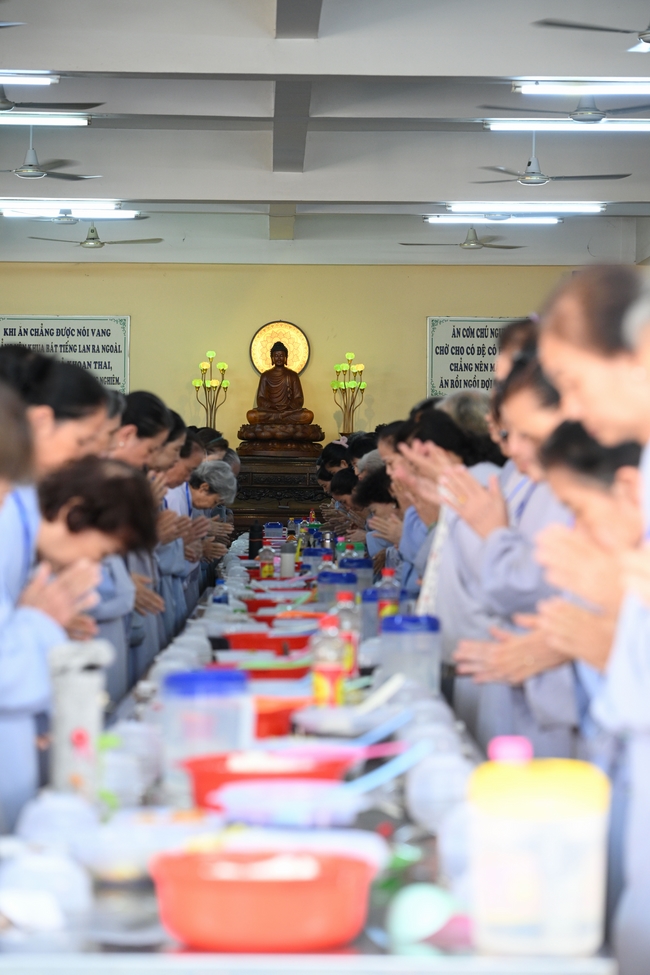 Dharma Talk “The Buddha appeared to bring happiness to gods and humans” preached by Most Thích Nhat Hy in the 105th Seven-Day Retreat