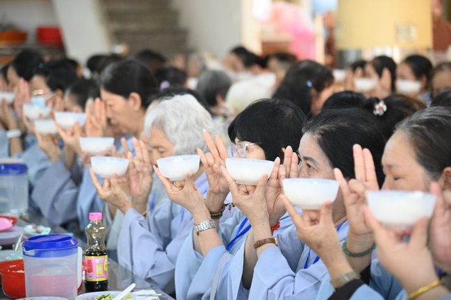 Dharma Talk “The Buddha appeared to bring happiness to gods and humans” preached by Most Thích Nhat Hy in the 105th Seven-Day Retreat