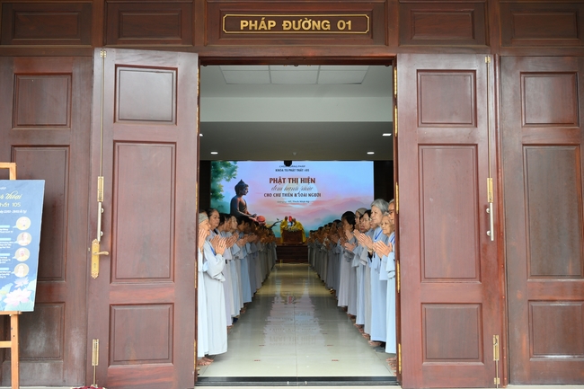 Dharma Talk “The Buddha appeared to bring happiness to gods and humans” preached by Most Thích Nhat Hy in the 105th Seven-Day Retreat
