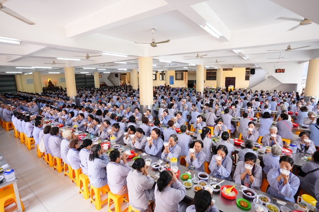 Dharma Talk “The Buddha appeared to bring happiness to gods and humans” preached by Most Thích Nhat Hy in the 105th Seven-Day Retreat