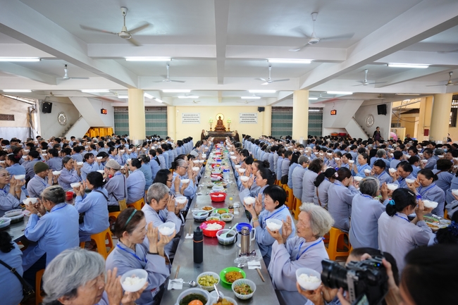 Dharma Talk “The Buddha appeared to bring happiness to gods and humans” preached by Most Thích Nhat Hy in the 105th Seven-Day Retreat