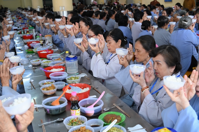 Dharma Talk “The Buddha appeared to bring happiness to gods and humans” preached by Most Thích Nhat Hy in the 105th Seven-Day Retreat