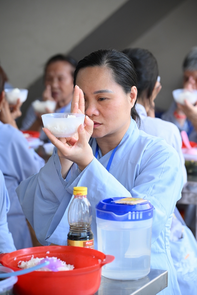 Dharma Talk “The Buddha appeared to bring happiness to gods and humans” preached by Most Thích Nhat Hy in the 105th Seven-Day Retreat