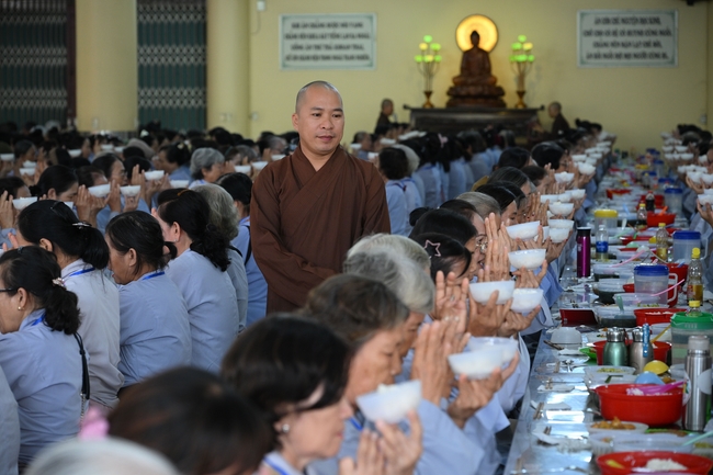 Dharma Talk “The Buddha appeared to bring happiness to gods and humans” preached by Most Thích Nhat Hy in the 105th Seven-Day Retreat
