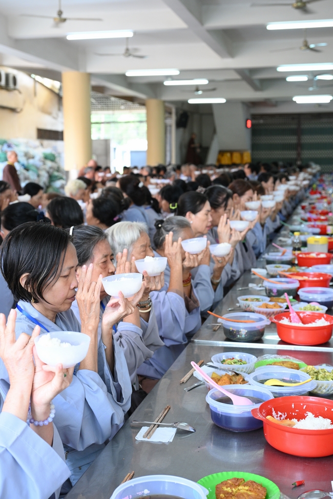 Dharma Talk “The Buddha appeared to bring happiness to gods and humans” preached by Most Thích Nhat Hy in the 105th Seven-Day Retreat