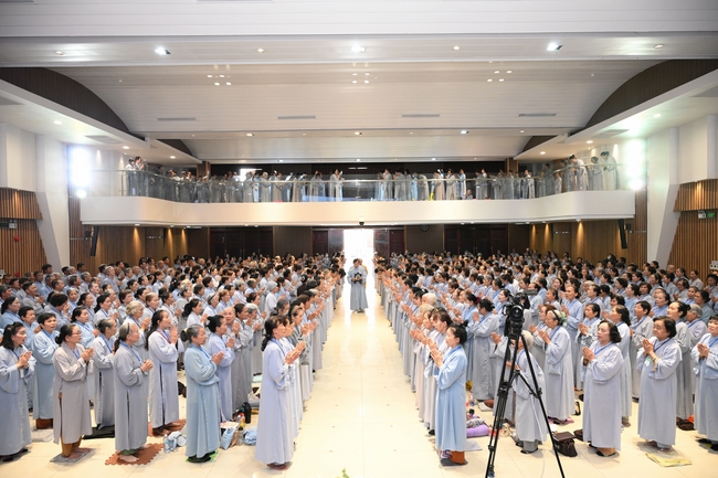 Dharma Talk “The Buddha appeared to bring happiness to gods and humans” preached by Most Thích Nhat Hy in the 105th Seven-Day Retreat