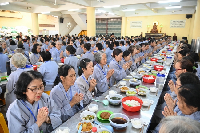 Dharma Talk “The Buddha appeared to bring happiness to gods and humans” preached by Most Thích Nhat Hy in the 105th Seven-Day Retreat