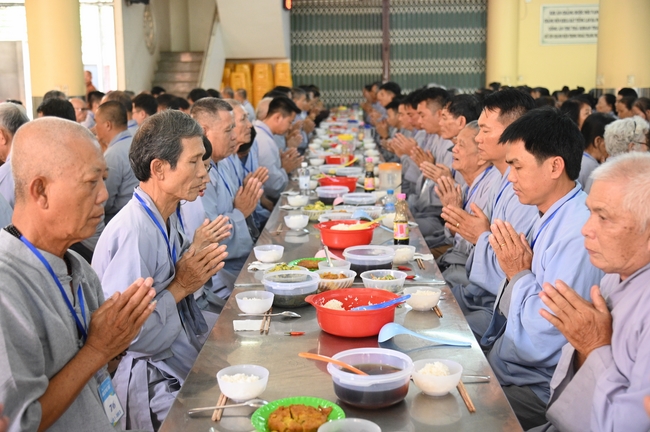 Dharma Talk “The Buddha appeared to bring happiness to gods and humans” preached by Most Thích Nhat Hy in the 105th Seven-Day Retreat