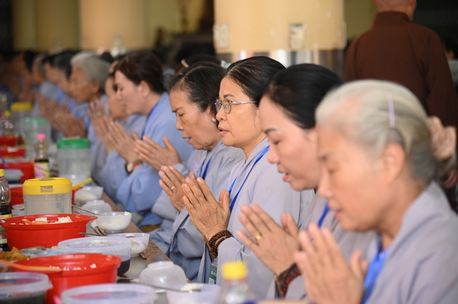Dharma Talk “The Buddha appeared to bring happiness to gods and humans” preached by Most Thích Nhat Hy in the 105th Seven-Day Retreat