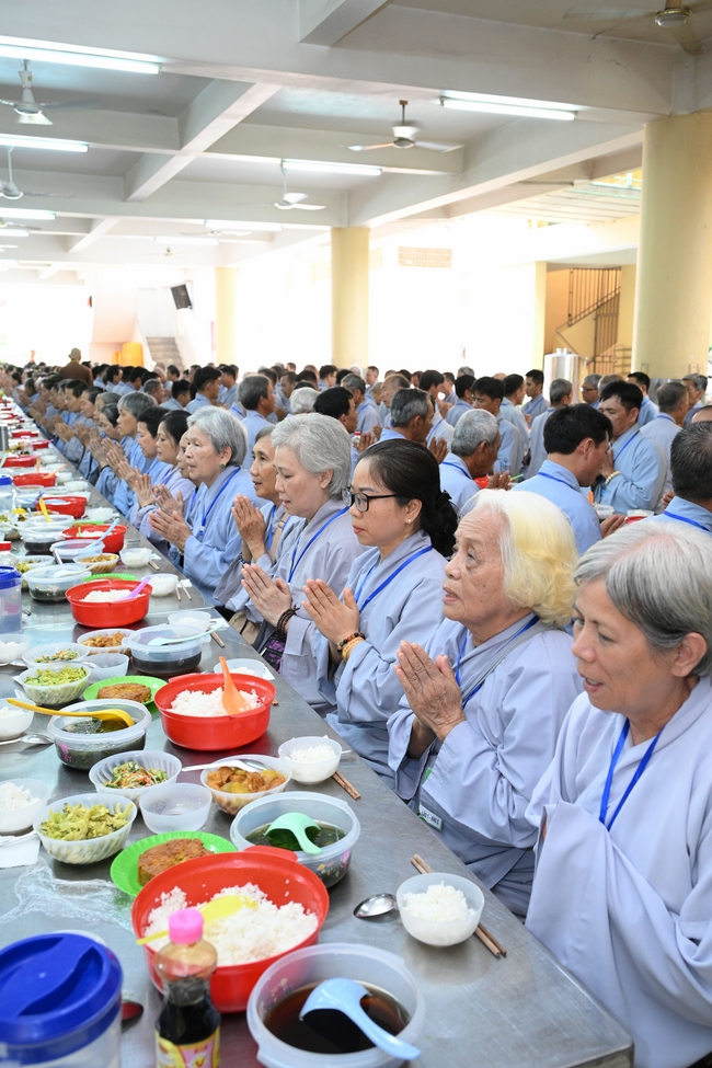 Dharma Talk “The Buddha appeared to bring happiness to gods and humans” preached by Most Thích Nhat Hy in the 105th Seven-Day Retreat