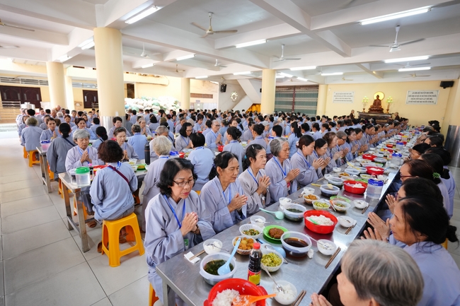 Dharma Talk “The Buddha appeared to bring happiness to gods and humans” preached by Most Thích Nhat Hy in the 105th Seven-Day Retreat