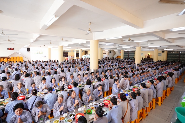 Dharma Talk “The Buddha appeared to bring happiness to gods and humans” preached by Most Thích Nhat Hy in the 105th Seven-Day Retreat