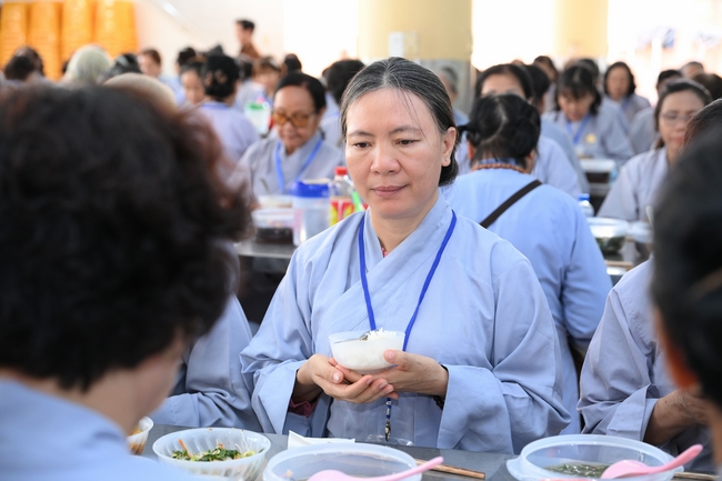 Dharma Talk “The Buddha appeared to bring happiness to gods and humans” preached by Most Thích Nhat Hy in the 105th Seven-Day Retreat