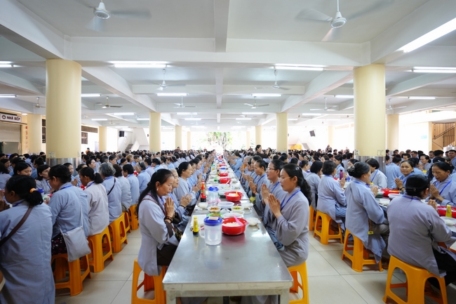 Dharma Talk “The Buddha appeared to bring happiness to gods and humans” preached by Most Thích Nhat Hy in the 105th Seven-Day Retreat