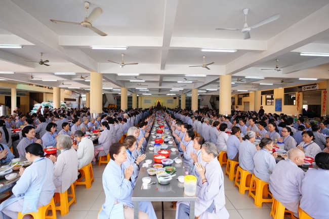 Dharma Talk “The Buddha appeared to bring happiness to gods and humans” preached by Most Thích Nhat Hy in the 105th Seven-Day Retreat