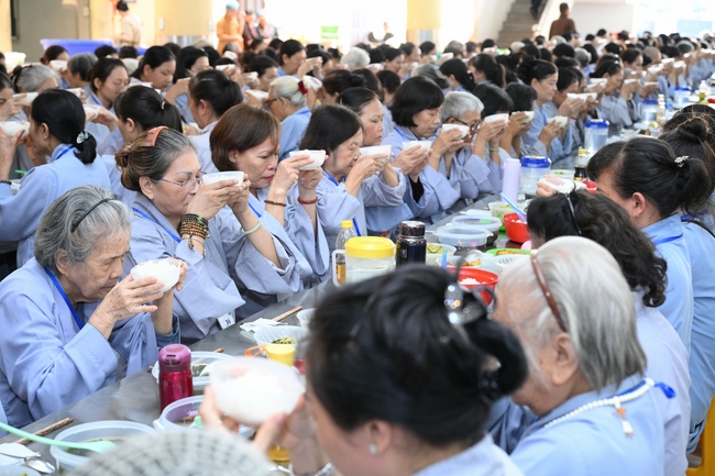 Dharma Talk “The Buddha appeared to bring happiness to gods and humans” preached by Most Thích Nhat Hy in the 105th Seven-Day Retreat