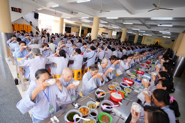 Dharma Talk “The Buddha appeared to bring happiness to gods and humans” preached by Most Thích Nhat Hy in the 105th Seven-Day Retreat