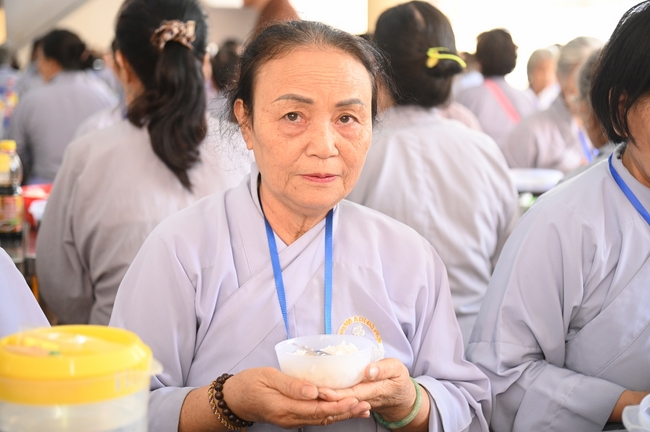 Dharma Talk “The Buddha appeared to bring happiness to gods and humans” preached by Most Thích Nhat Hy in the 105th Seven-Day Retreat