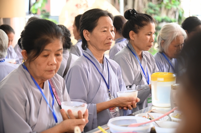 Dharma Talk “The Buddha appeared to bring happiness to gods and humans” preached by Most Thích Nhat Hy in the 105th Seven-Day Retreat