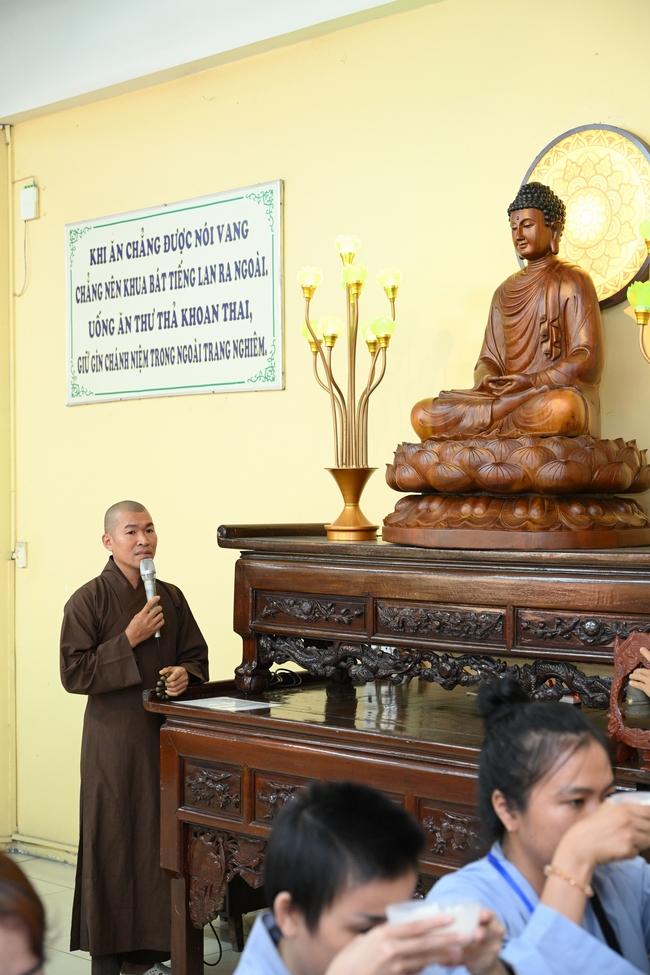 Dharma Talk “The Buddha appeared to bring happiness to gods and humans” preached by Most Thích Nhat Hy in the 105th Seven-Day Retreat