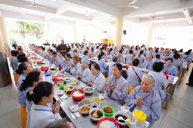 Dharma Talk “The Buddha appeared to bring happiness to gods and humans” preached by Most Thích Nhat Hy in the 105th Seven-Day Retreat