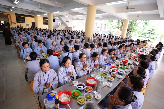 Dharma Talk “The Buddha appeared to bring happiness to gods and humans” preached by Most Thích Nhat Hy in the 105th Seven-Day Retreat