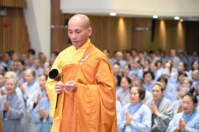 Dharma Talk “The Buddha appeared to bring happiness to gods and humans” preached by Most Thích Nhat Hy in the 105th Seven-Day Retreat