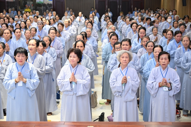 Dharma Talk “The Buddha appeared to bring happiness to gods and humans” preached by Most Thích Nhat Hy in the 105th Seven-Day Retreat