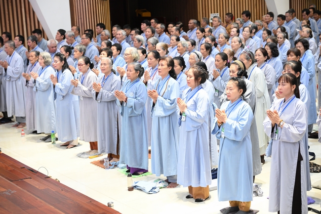Dharma Talk “The Buddha appeared to bring happiness to gods and humans” preached by Most Thích Nhat Hy in the 105th Seven-Day Retreat
