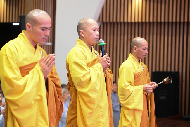 Dharma Talk “The Buddha appeared to bring happiness to gods and humans” preached by Most Thích Nhat Hy in the 105th Seven-Day Retreat