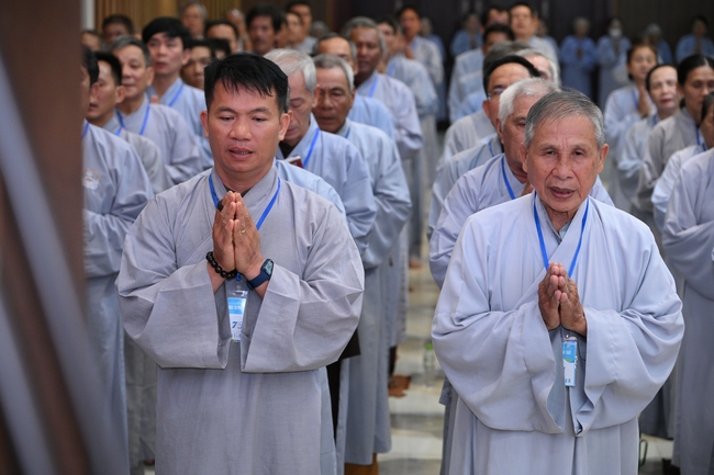Dharma Talk “The Buddha appeared to bring happiness to gods and humans” preached by Most Thích Nhat Hy in the 105th Seven-Day Retreat