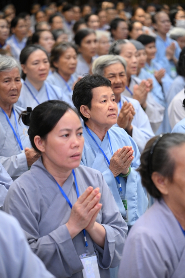 Dharma Talk “The Buddha appeared to bring happiness to gods and humans” preached by Most Thích Nhat Hy in the 105th Seven-Day Retreat