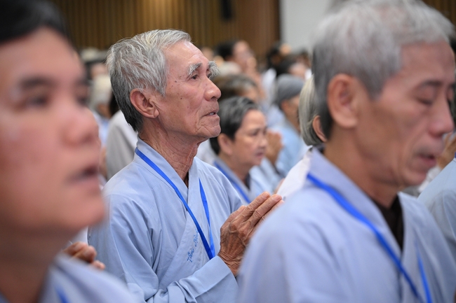 Dharma Talk “The Buddha appeared to bring happiness to gods and humans” preached by Most Thích Nhat Hy in the 105th Seven-Day Retreat