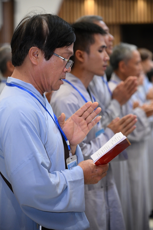 Dharma Talk “The Buddha appeared to bring happiness to gods and humans” preached by Most Thích Nhat Hy in the 105th Seven-Day Retreat