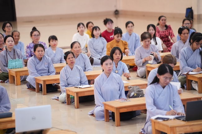 “Applied Dharma Propagation” Class - Dharma Talk: “The Appearance of the Buddha” by Junior Thich Tam Nguyet