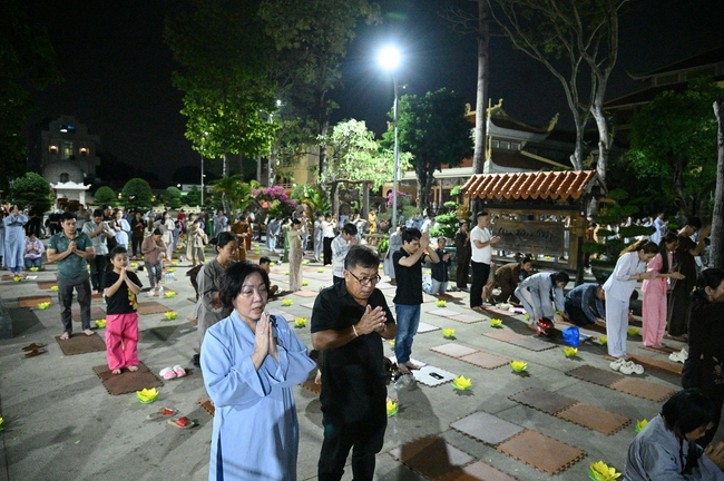 Celebrating the 10th anniversary of Avalokiteshvara ashram, and Seven-year establishing of Hieu-Thuong group