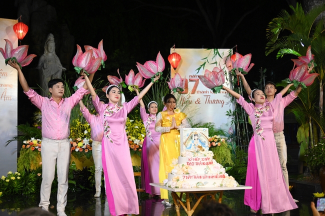 Celebrating the 10th anniversary of Avalokiteshvara ashram, and Seven-year establishing of Hieu-Thuong group
