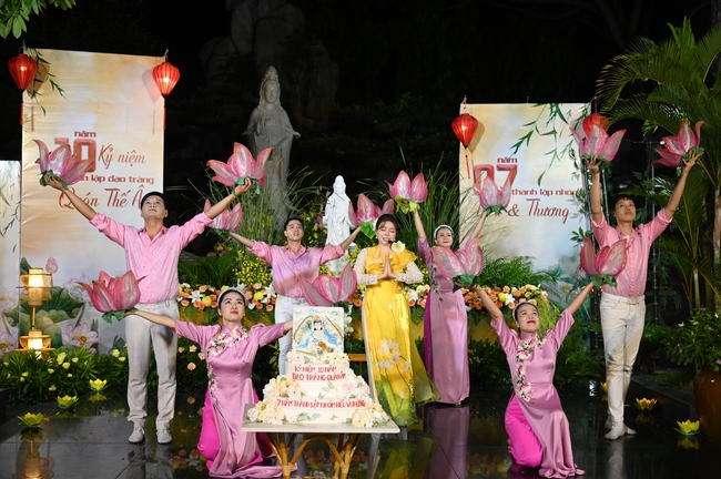 Celebrating the 10th anniversary of Avalokiteshvara ashram, and Seven-year establishing of Hieu-Thuong group