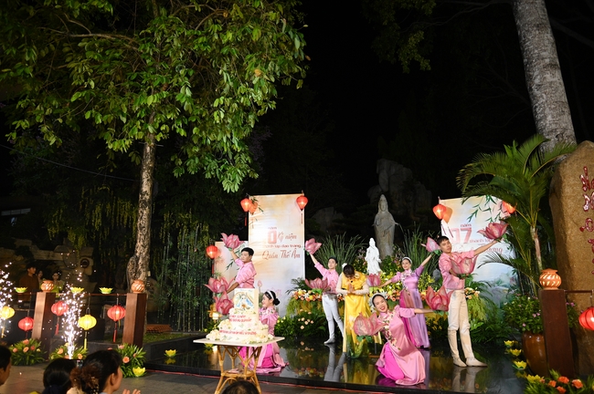 Celebrating the 10th anniversary of Avalokiteshvara ashram, and Seven-year establishing of Hieu-Thuong group