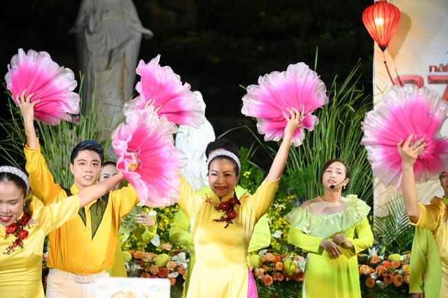 Celebrating the 10th anniversary of Avalokiteshvara ashram, and Seven-year establishing of Hieu-Thuong group