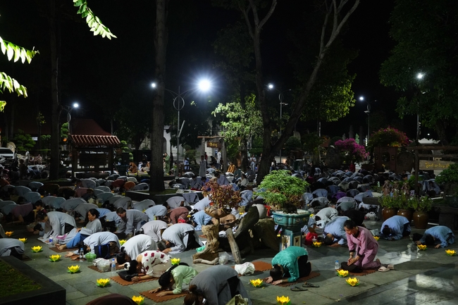 Celebrating the 10th anniversary of Avalokiteshvara ashram, and Seven-year establishing of Hieu-Thuong group