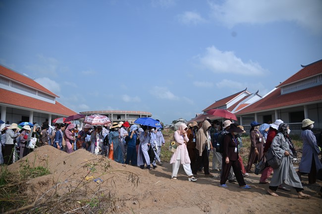 Visiting Truong Phap Pagoda, Hau Giang