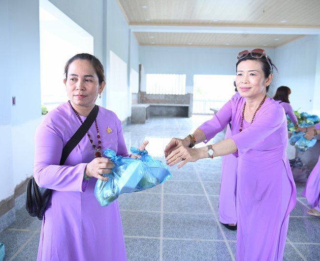 Visiting Truong Phap Pagoda, Hau Giang