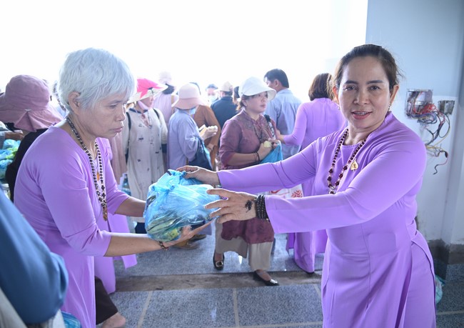 Visiting Truong Phap Pagoda, Hau Giang