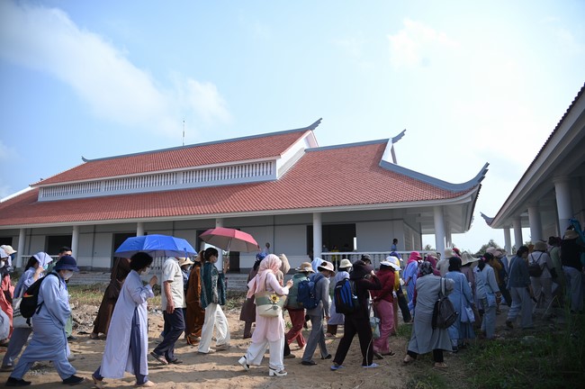 Visiting Truong Phap Pagoda, Hau Giang