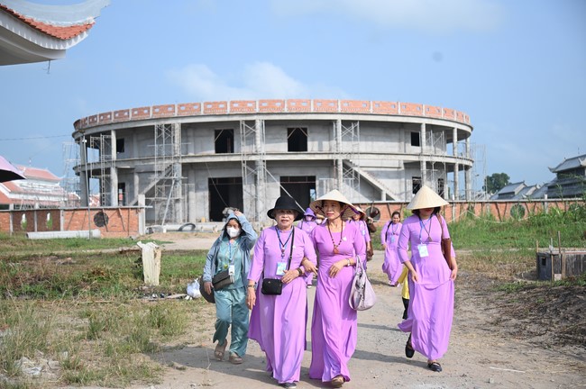 Visiting Truong Phap Pagoda, Hau Giang