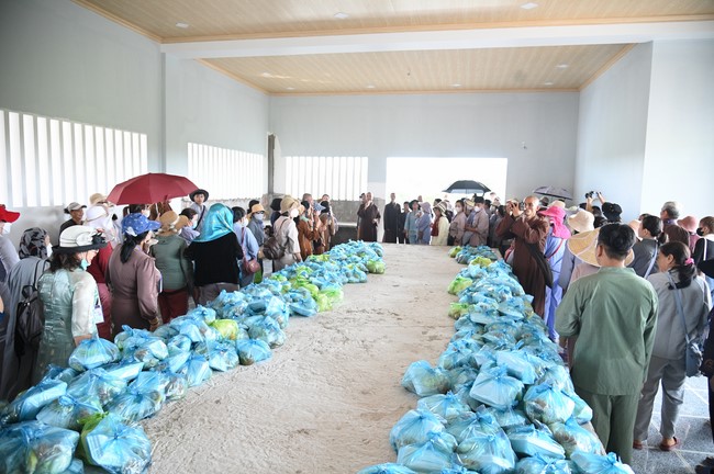 Visiting Truong Phap Pagoda, Hau Giang