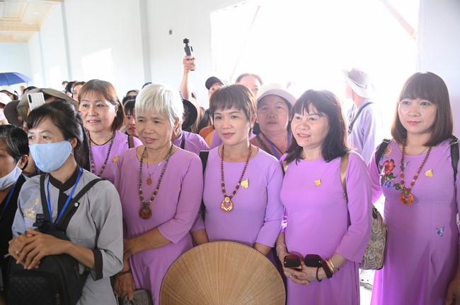 Visiting Truong Phap Pagoda, Hau Giang